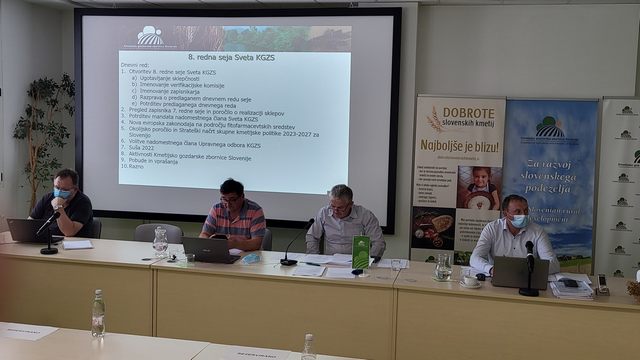 Svet KGZS: upoštevati in ohraniti posebnost slovenskega kmetijstva