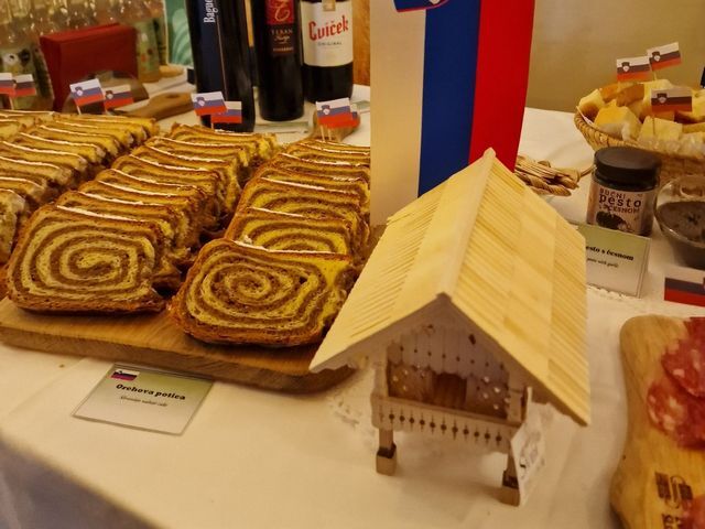 Dobrote slovenskih kmetij v Bruslju ob 20. obletnici vstopa Slovenije v EU